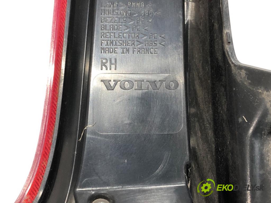 VOLVO V90 II Kombi 2018 110 kW D3 1969 Svetlo pravy zad 32228009