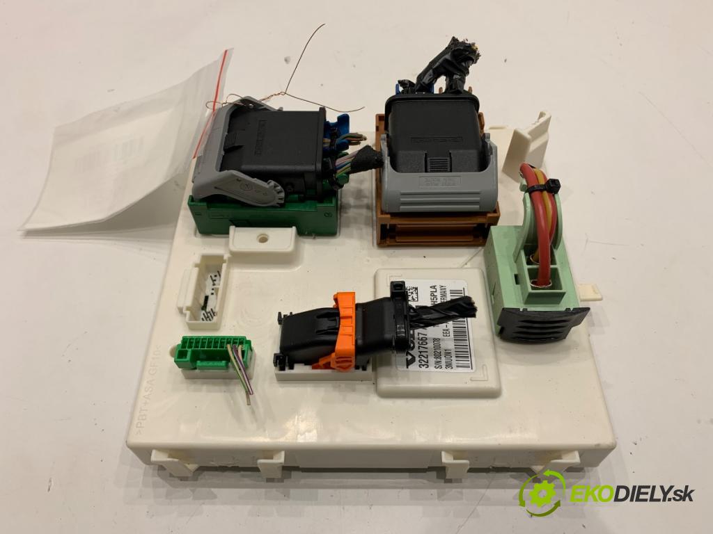VOLVO V90 II Kombi 2018 110 kW D3 1969 modul BSI 32217667 (Pojistková skříňka)