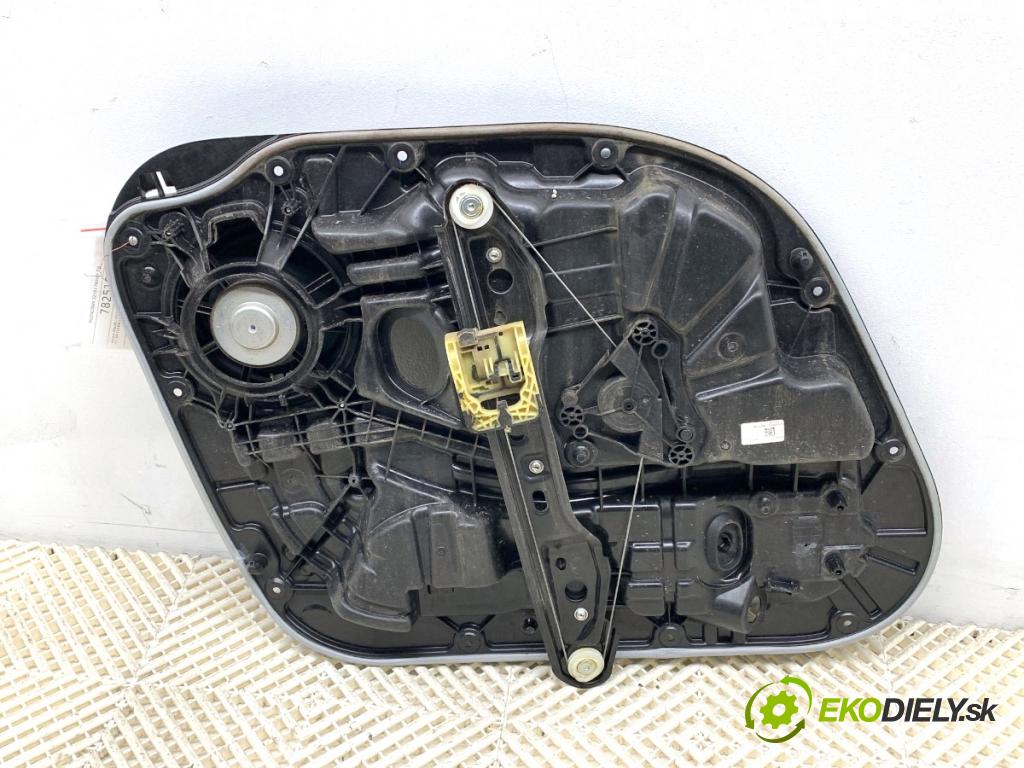 VOLVO V90 II Kombi 2018 110 kW D3 1969 mechanismus okna pravý zadní část 31378602