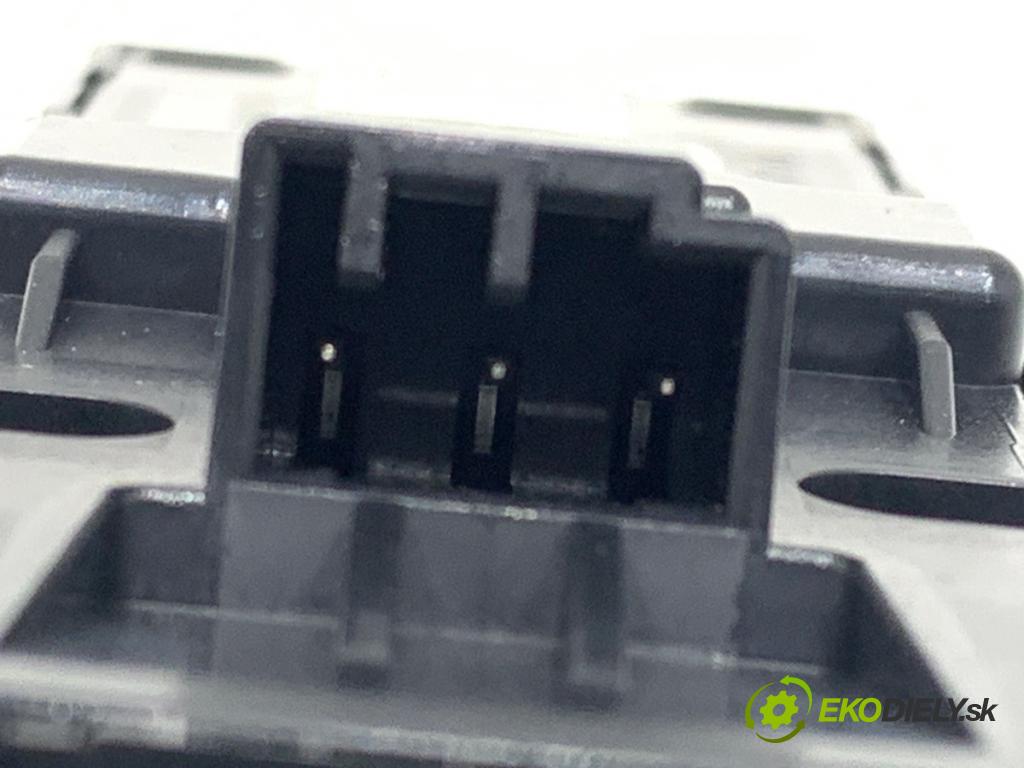 VOLVO V90 II Kombi 2018 110 kW D3 1969 Prepínač okien 31433926 (Prepínacie páčky pod volantom)