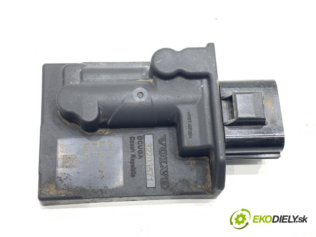VOLVO V90 II Kombi 2018 110 kW D3 1969 modul pumpy paliva 32203571
