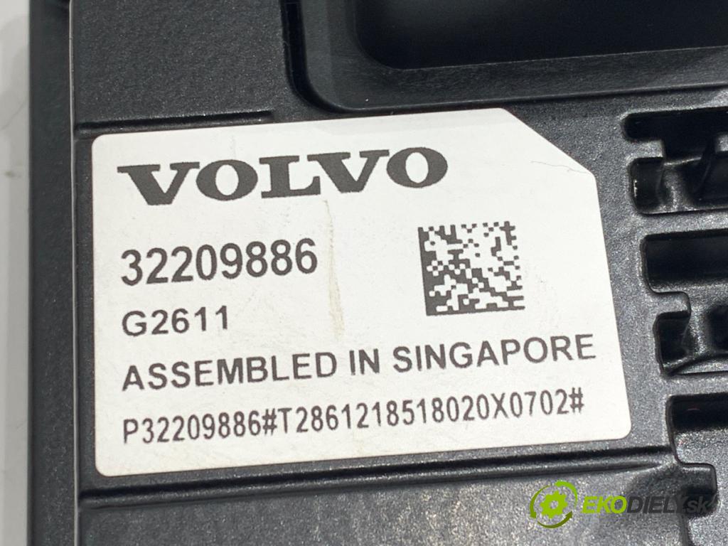 VOLVO V90 II Kombi 2018 110 kW D3 1969 KAMERA okna PŘEDNÍ 32209886