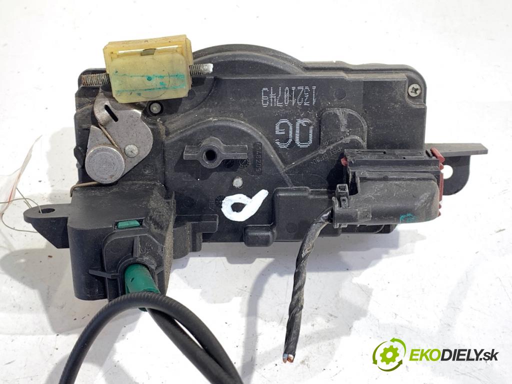 OPEL ASTRA H liftback 2004 66 kW 1.4 (L48) 1364 zámok Dvere pravy predný 13210749