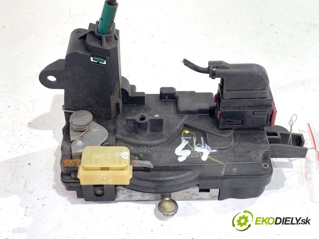 OPEL ASTRA H liftback 2004 66 kW 1.4 (L48) 1364 zámok Dvere ľavy predný 13128111