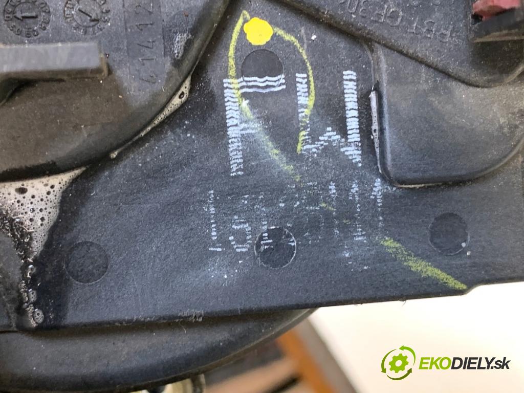 OPEL ASTRA H liftback 2004 66 kW 1.4 (L48) 1364 zámok Dvere ľavy predný 13128111