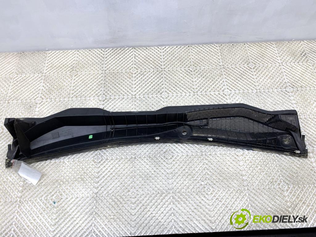 OPEL ASTRA H liftback 2004 66 kW 1.4 (L48) 1364 torpédo plast pod čelní okno  (Plast pod čelním sklem)