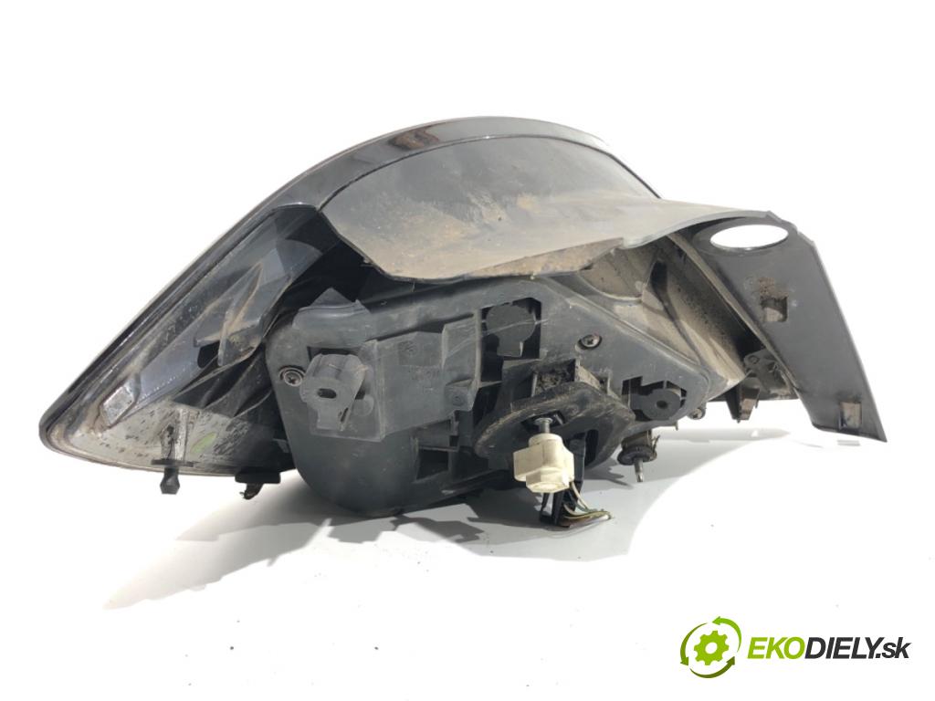 OPEL ASTRA H liftback 2004 66 kW 1.4 (L48) 1364 světlo pravý zadní část 24451837