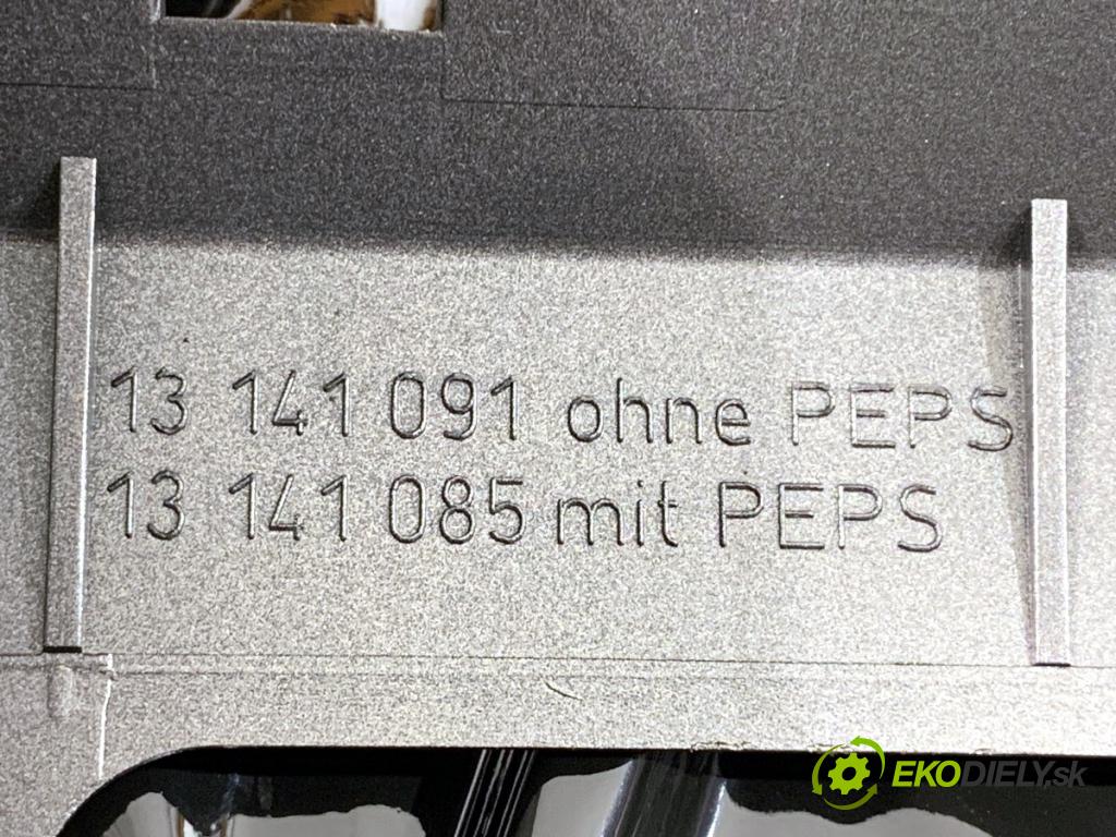 OPEL ASTRA H liftback 2004 66 kW 1.4 (L48) 1364 Mriežky kúrenia predný stredna 331985437