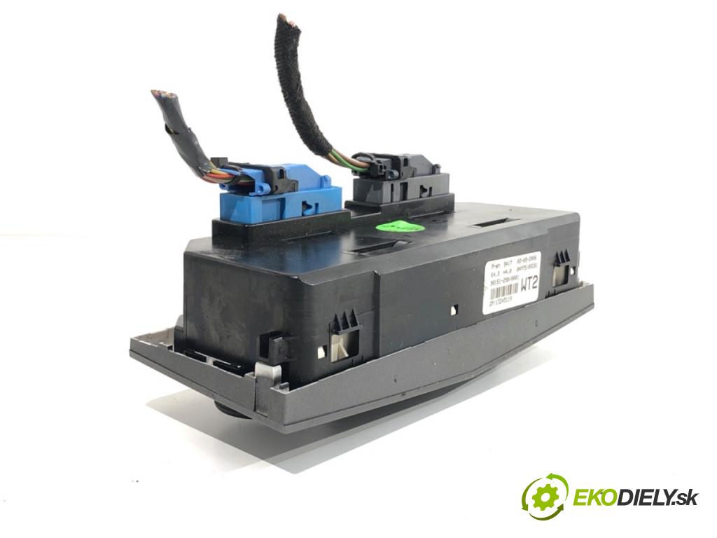 OPEL ZAFIRA B Nadwozie pełne/minivan 2006 88 kW 1.9 CDTI VAN (M75) 1910 Panel ovládania kúrenia 13245119 (Prepínacie páčky pod volantom)