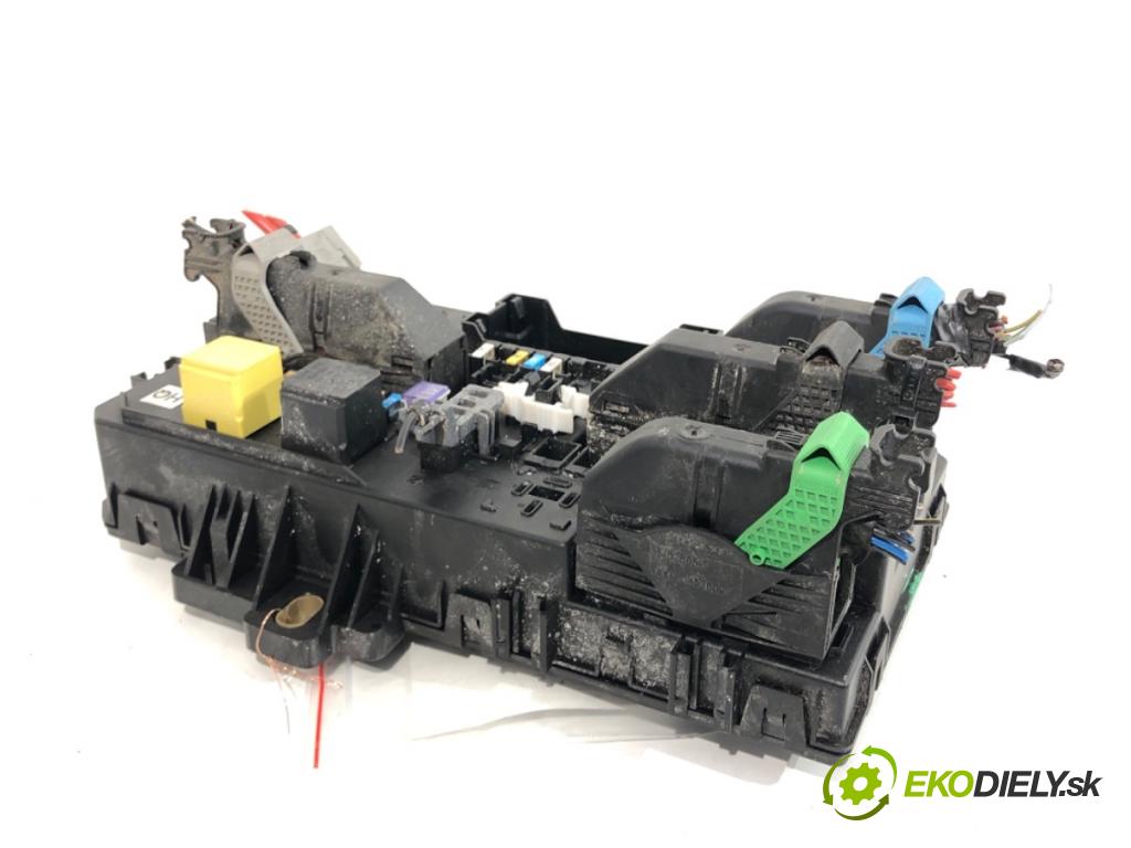 OPEL ZAFIRA B Nadwozie pełne/minivan 2006 88 kW 1.9 CDTI VAN (M75) 1910 modul BSI 13220831 (Pojistková skříňka)