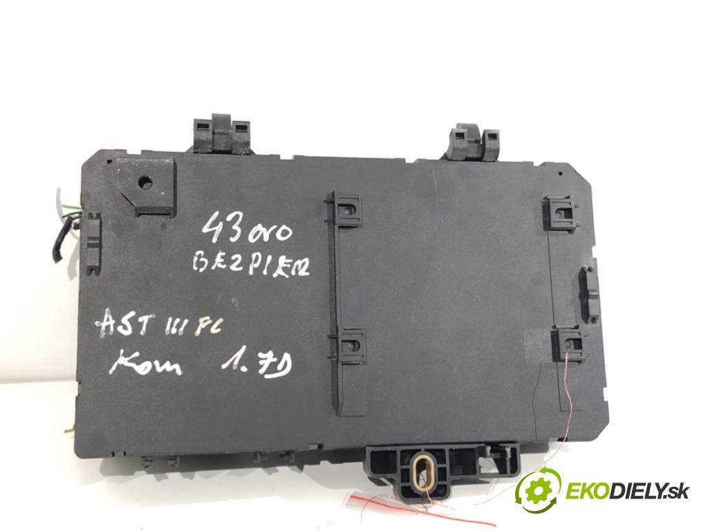 OPEL ZAFIRA B Nadwozie pełne/minivan 2006 88 kW 1.9 CDTI VAN (M75) 1910 modul BSI 13220831 (Pojistková skříňka)