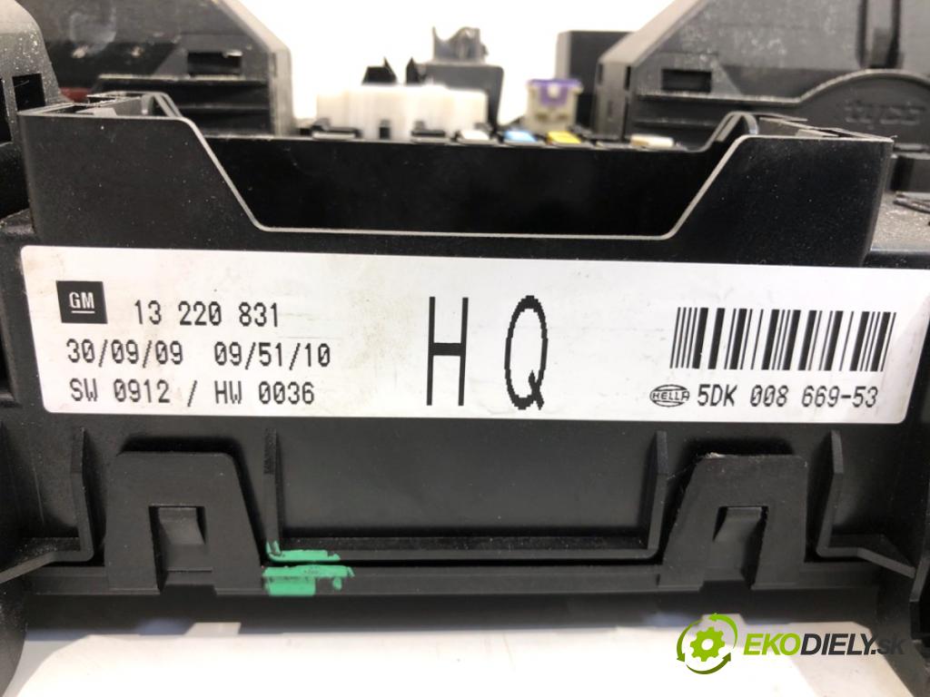 OPEL ZAFIRA B Nadwozie pełne/minivan 2006 88 kW 1.9 CDTI VAN (M75) 1910 modul BSI 13220831 (Pojistková skříňka)