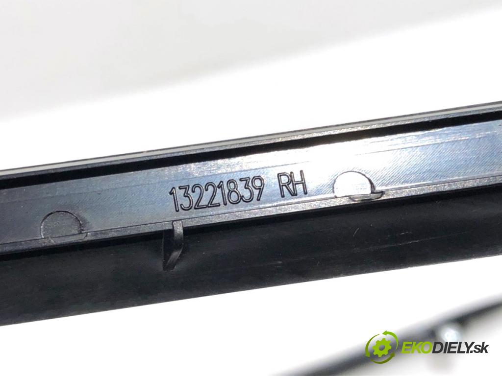 OPEL INSIGNIA A Kombi 2011 118 kW 2.0 CDTI 4x4 (35) 1956 lišty kryt 13221845 13221835 (Lišta)