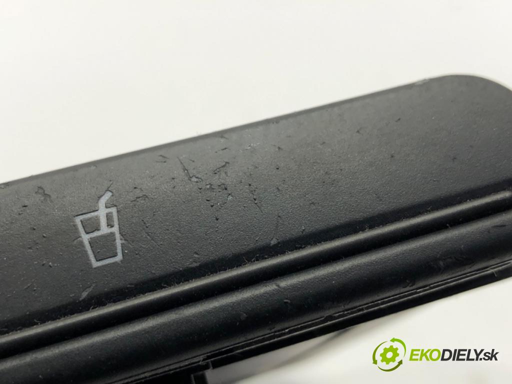 AUDI A4 B6 sedan 2001 132 kW 2.5 TDI quattro 2496 držák na nápoje 8E1862534J (Držák nápojů)