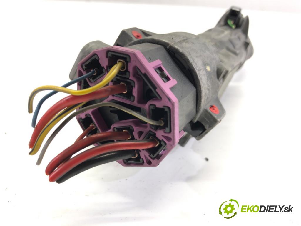 AUDI A4 B6 sedan 2001 132 kW 2.5 TDI quattro 2496 spinačka 4B0905851C (Spínacia skrinka)