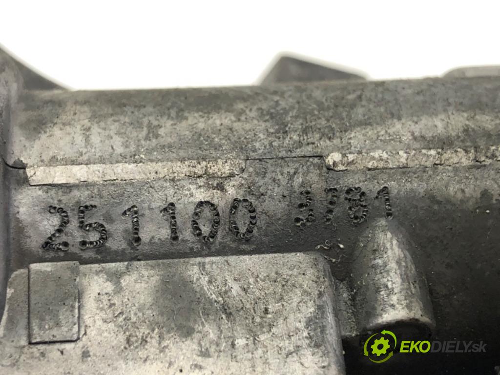 AUDI A4 B6 sedan 2001 132 kW 2.5 TDI quattro 2496 spinačka 4B0905851C (Spínacia skrinka)