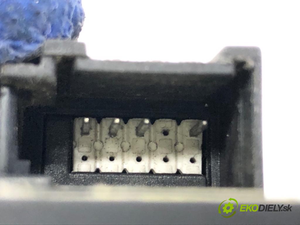 AUDI A4 B6 sedan 2001 132 kW 2.5 TDI quattro 2496 Prepínač okien 8Z0959851A (Prepínacie páčky pod volantom)