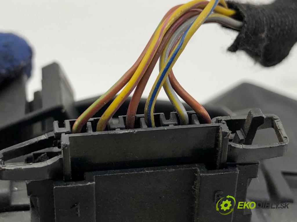 AUDI A4 B6 sedan 2001 132 kW 2.5 TDI quattro 2496 Potenciometer plynu 8E1721523 (Potenciometer plynového pedálu)