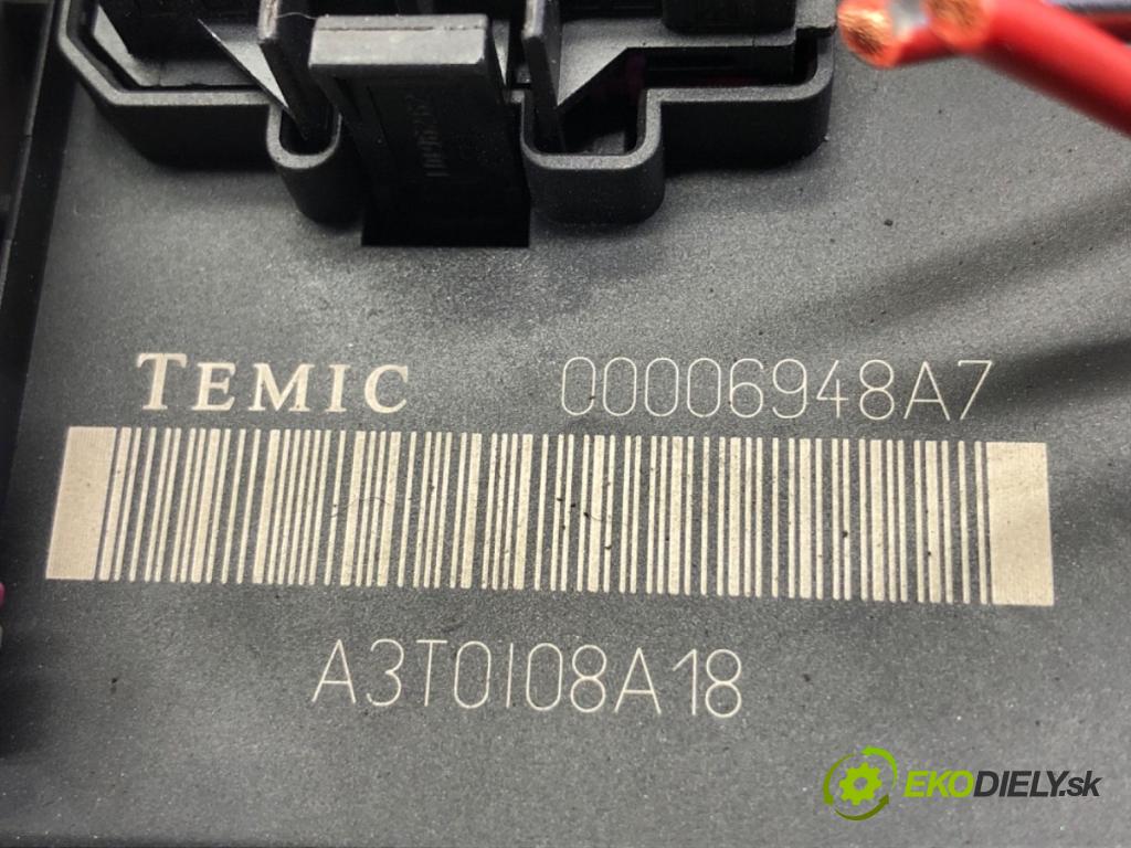 AUDI A4 B6 sedan 2001 132 kW 2.5 TDI quattro 2496 Modul svetiel 8E0907279A (Riadiaca jednotka ostatné)