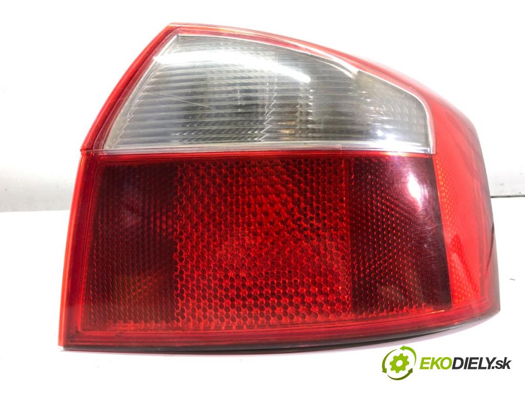 AUDI A4 B6 sedan 2001 132 kW 2.5 TDI quattro 2496 světlo pravý zadní část 