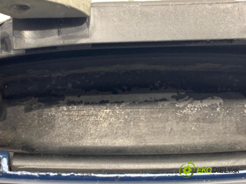 AUDI A4 B6 sedan 2001 132 kW 2.5 TDI quattro 2496 Kľučka vonkajšia ľavy predný
