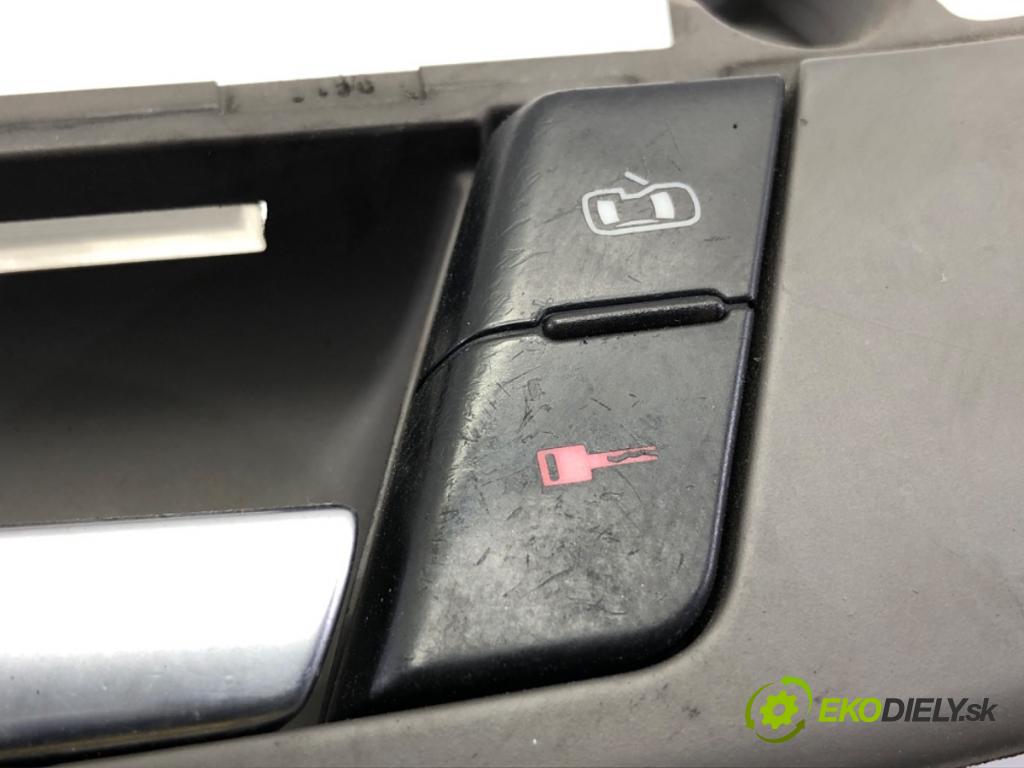 AUDI A4 B6 sedan 2001 132 kW 2.5 TDI quattro 2496 klika vnitřní levý přední část 8E1837019A
