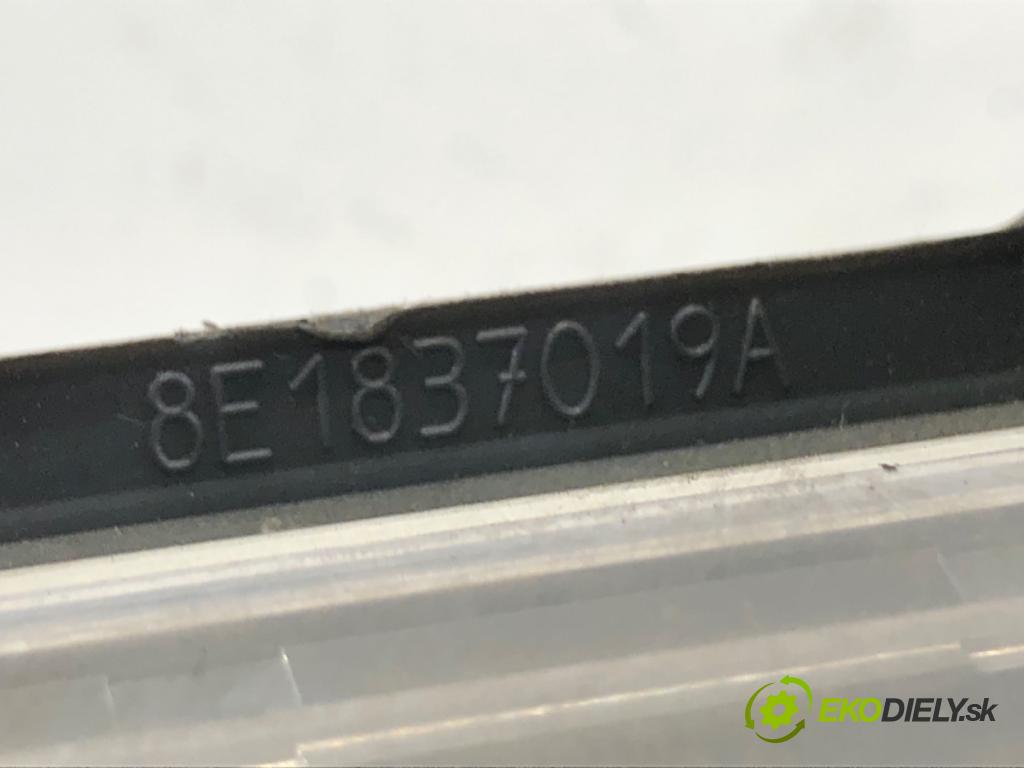 AUDI A4 B6 sedan 2001 132 kW 2.5 TDI quattro 2496 klika vnitřní levý přední část 8E1837019A