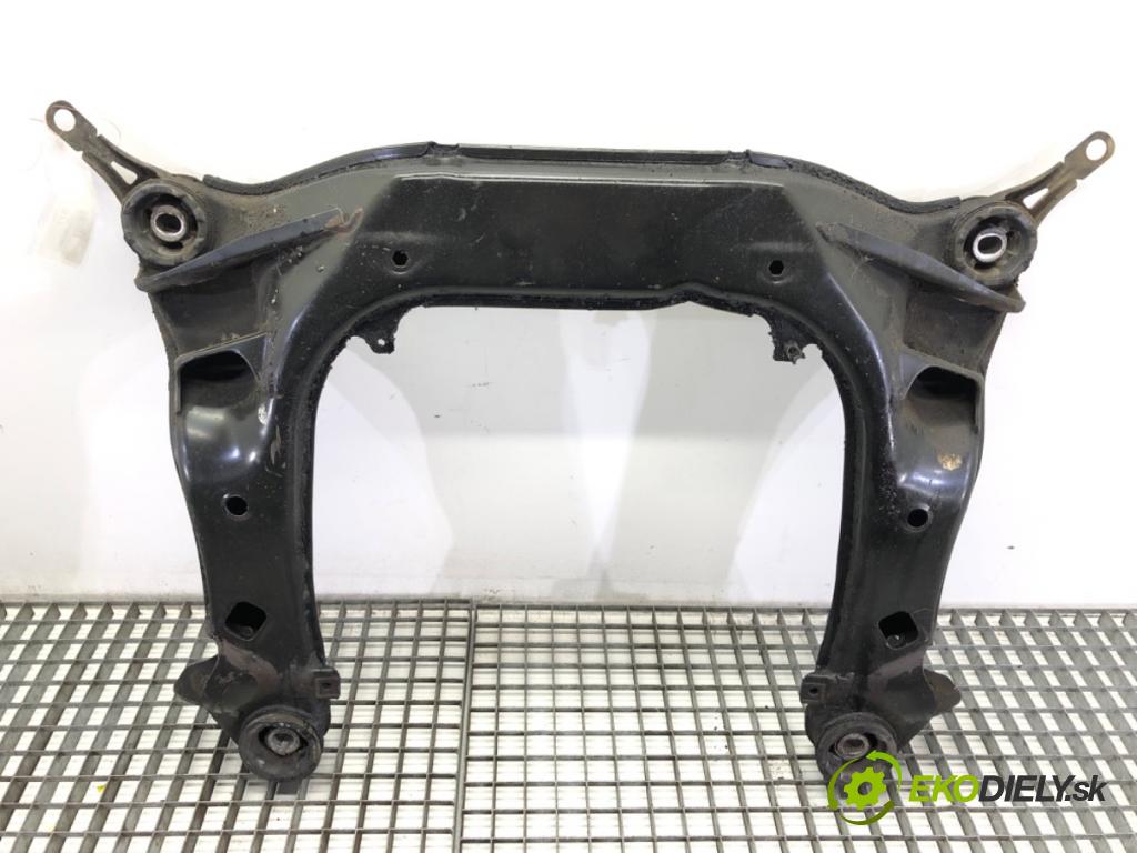 AUDI A4 B6 sedan 2001 132 kW 2.5 TDI quattro 2496 výztuha pod motor (Přední výztuha)