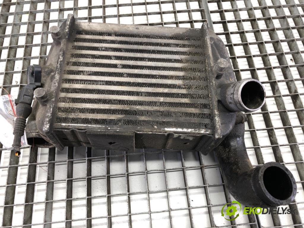 AUDI A4 B6 sedan 2001 132 kW 2.5 TDI quattro 2496 intercooler levý 8E0145805G (Intercooler (chladič stlačeného vzduchu))