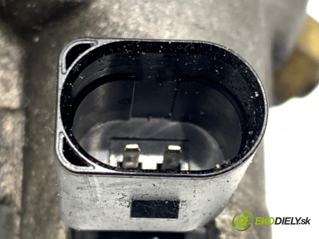 VW PASSAT B7 sedan 2014 103 kW 2.0 TDI 1968 Kompresor klimatizácie 5K0820803A (Kompresor klimatizácie)