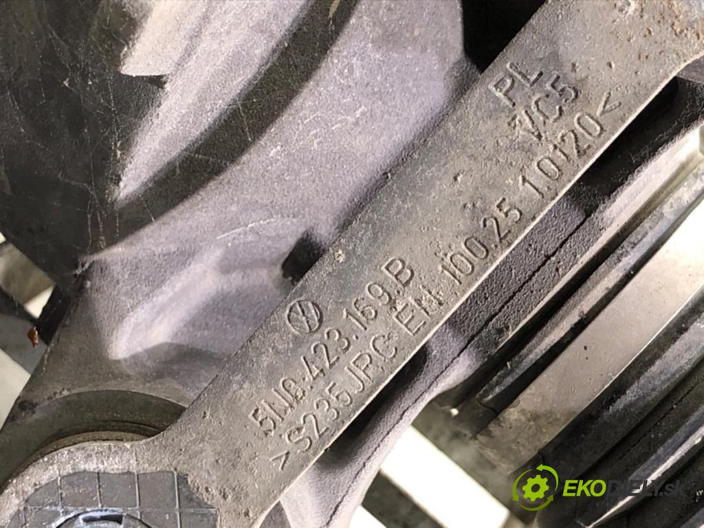 VW PASSAT B7 sedan 2014 103 kW 2.0 TDI 1968 řízení  (Řízení)