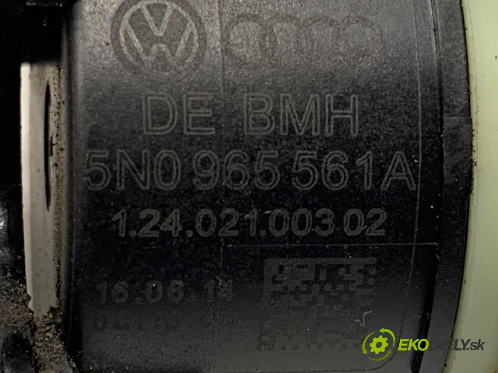 VW PASSAT B7 sedan 2014 103 kW 2.0 TDI 1968 DALŠÍ: Pumpa vody 5N0965561A (Vodná pumpa)