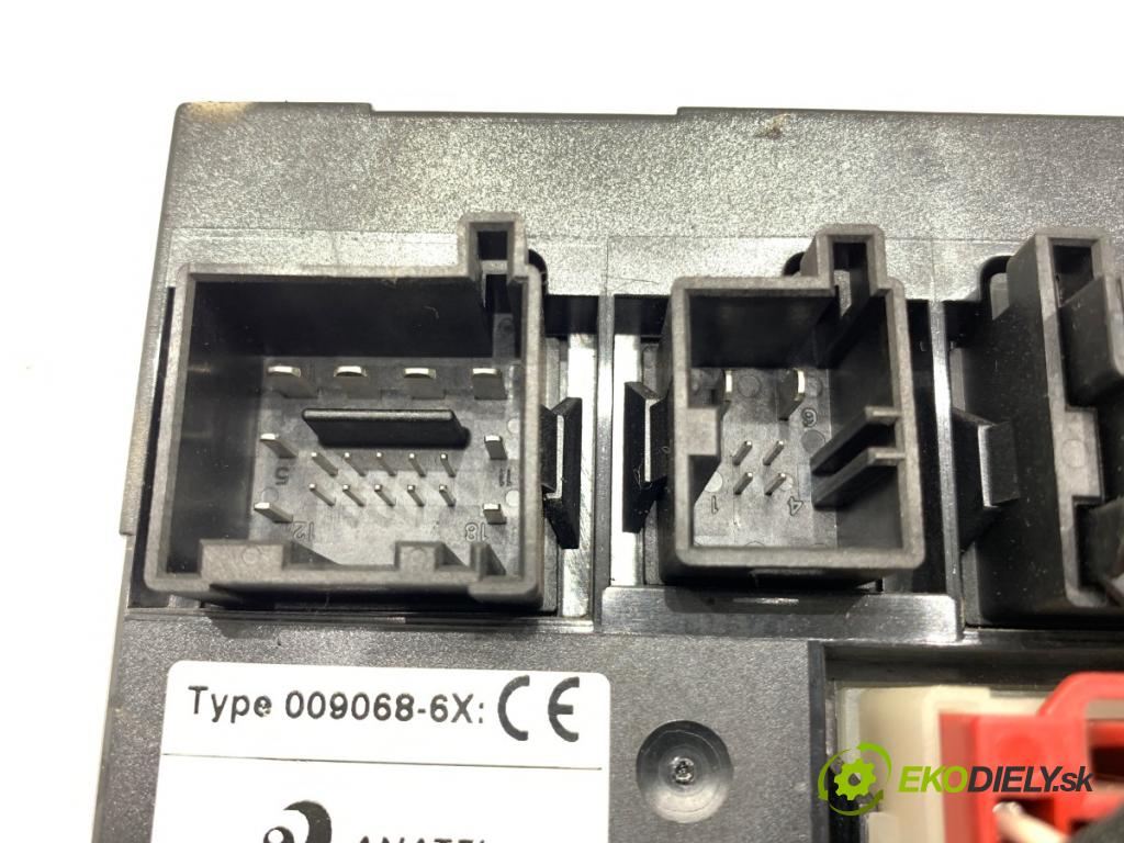 VW PASSAT B7 sedan 2014 103 kW 2.0 TDI 1968 modul komfortu 3AA959799E (Komfortní modul)
