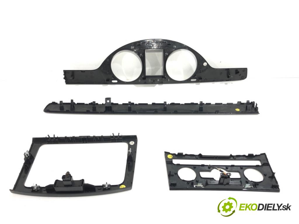 VW PASSAT B7 sedan 2014 103 kW 2.0 TDI 1968 lišty kryt 3AB858366D (Lišta)