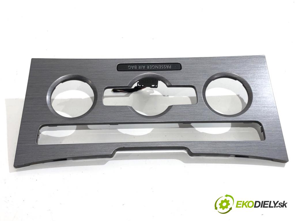 VW PASSAT B7 sedan 2014 103 kW 2.0 TDI 1968 lišty kryt 3AB858366D (Lišta)