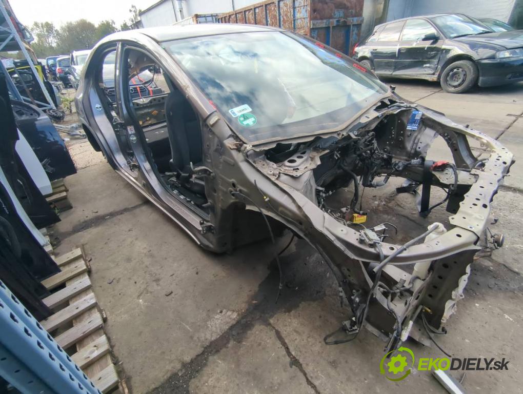 HONDA CIVIC IX liftback 2013 73 kW 1.4 i-VTEC (FK1) 1339 KAROSERIA ČTVRŤÁK blatník zadní část levý pravý práh střecha PODŁUŻNICA levý pravý