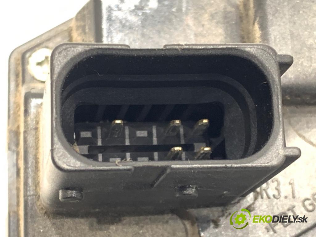OPEL ASTRA H liftback 2005 77 kW 1.6 (L48) 1598 zámok dveře pravý zadní část 13128116