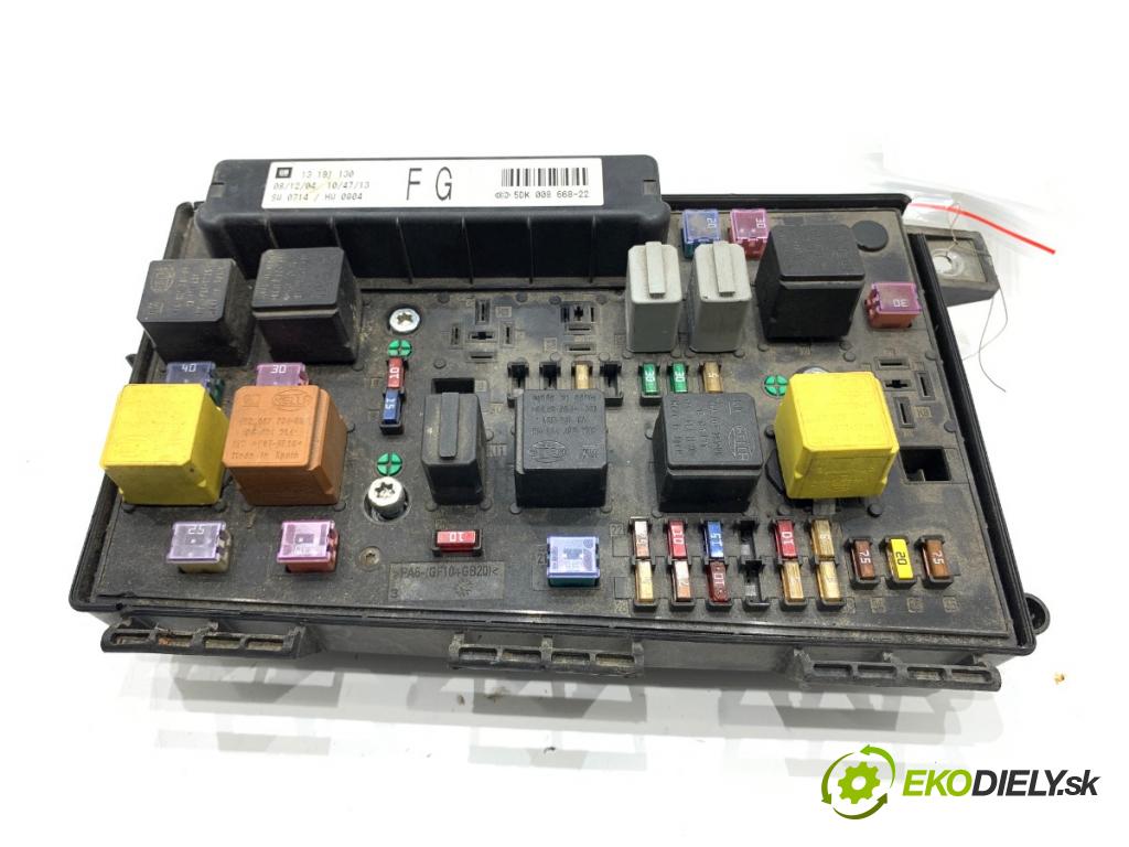 OPEL ASTRA H liftback 2005 77 kW 1.6 (L48) 1598 modul BSI 13191130 (Pojistková skříňka)