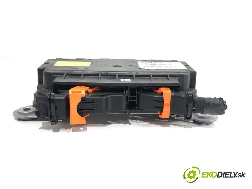 VOLVO V90 II Kombi 2018 110 kW D3 1969 senzor airbag 32221372 (Snímač)