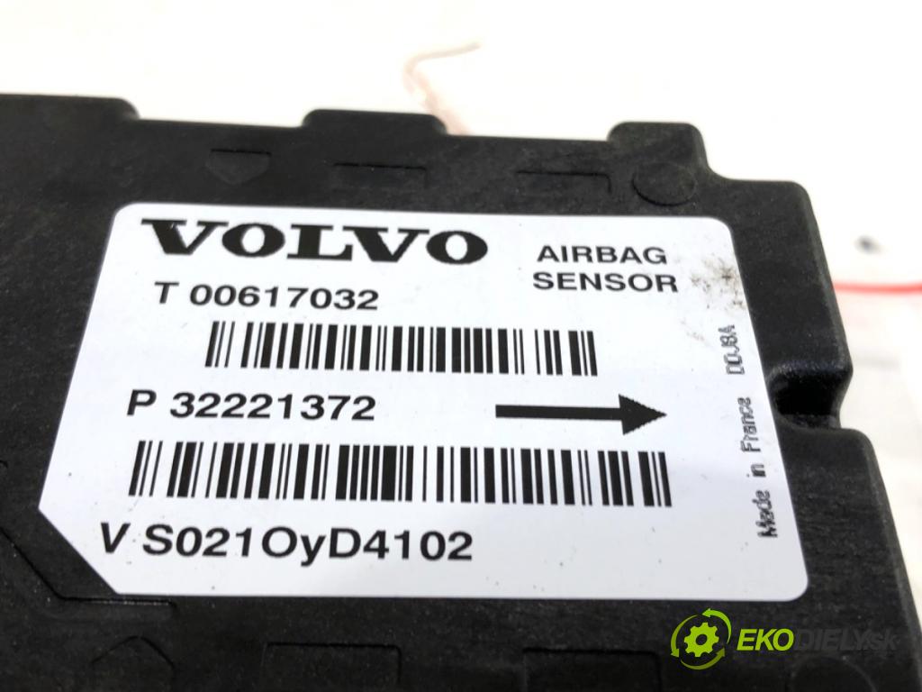 VOLVO V90 II Kombi 2018 110 kW D3 1969 senzor airbag 32221372 (Snímač)