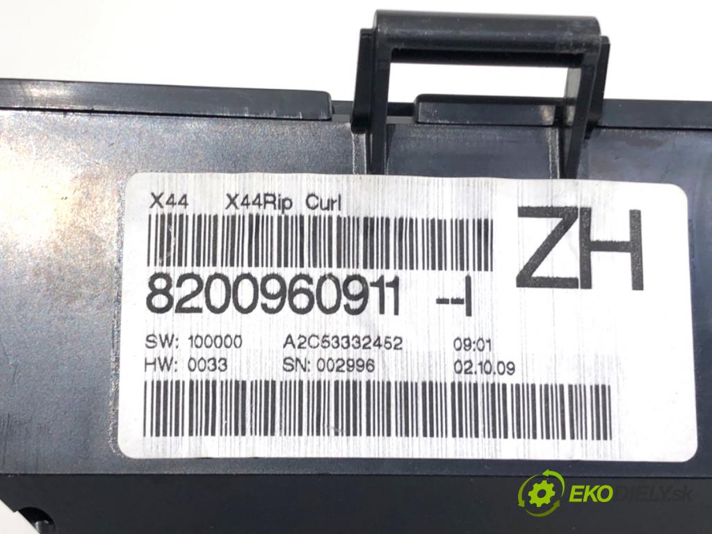 RENAULT TWINGO II liftback 2009 56 kW 1.2 16V (CN0K, CN0V) 1149 Prístrojovka 8200960911 (Prístrojová doska)