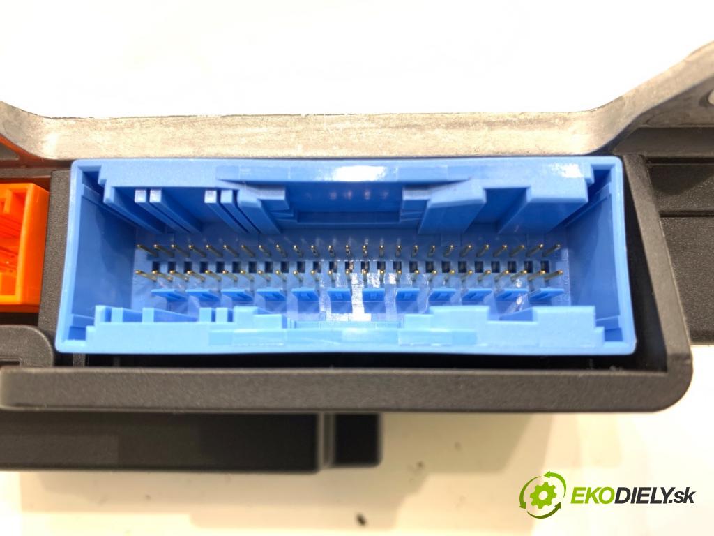 VOLVO V50 Kombi 2010 80 kW 1.6 D 1560 senzor airbag 31295109 (Snímač)