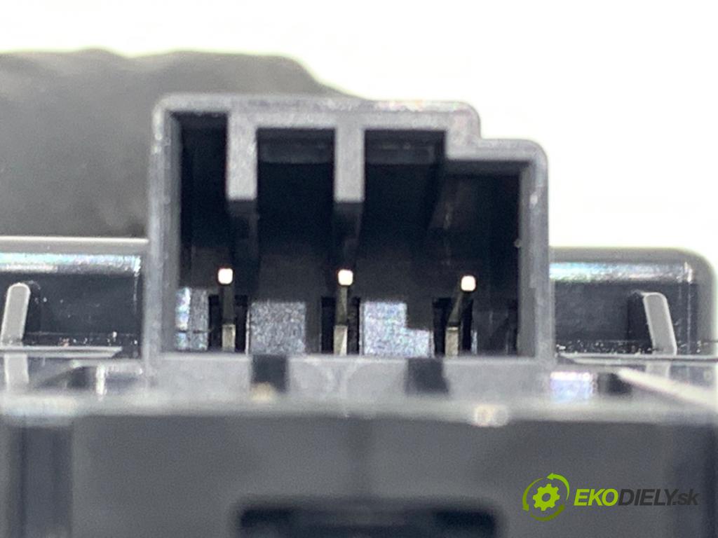 VOLVO V50 Kombi 2010 80 kW 1.6 D 1560 Prepínač okien 31264915 (Prepínacie páčky pod volantom)