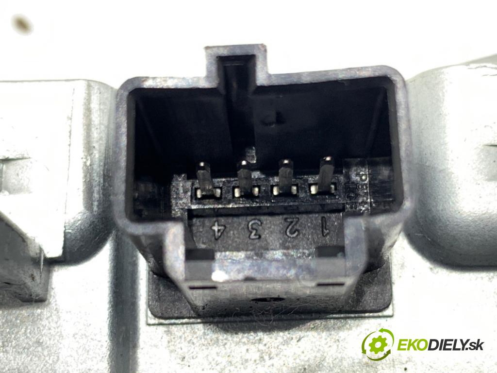 VOLVO V50 Kombi 2010 80 kW 1.6 D 1560 blokáda volantu 31340733 (Riadenie ostatné)