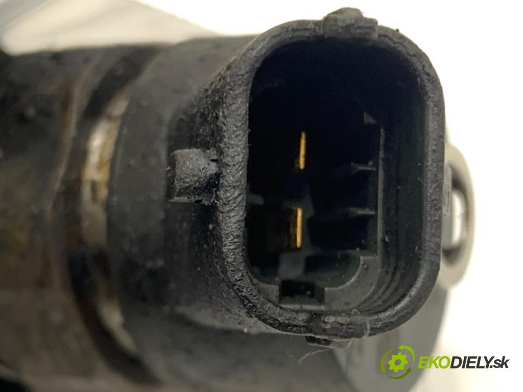 VOLVO V50 Kombi 2010 80 kW 1.6 D 1560 vstrekovač 0445110259 (Vstrekovač paliva)