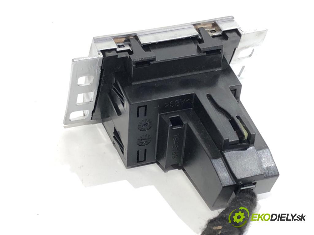 VW PASSAT B7 sedan 2014 103 kW 2.0 TDI 1968 Displej 3AA919204A (Prístrojová doska)