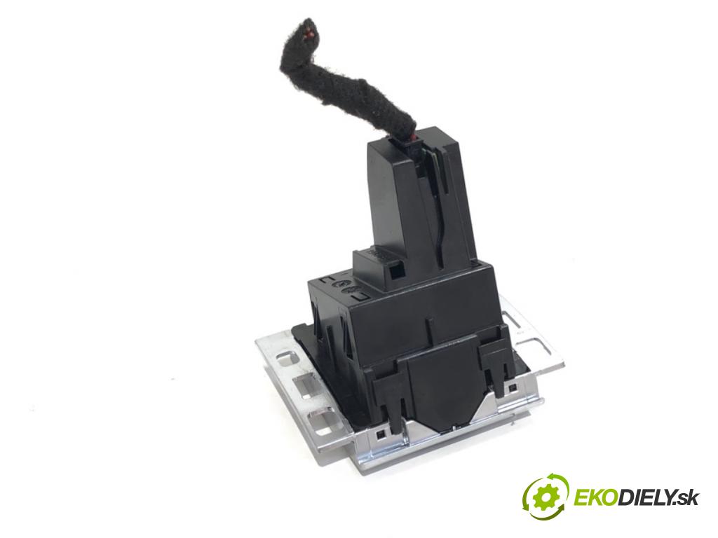 VW PASSAT B7 sedan 2014 103 kW 2.0 TDI 1968 Displej 3AA919204A (Prístrojová doska)