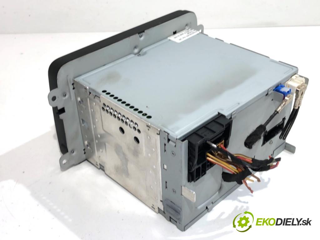 VW PASSAT B7 sedan 2014 103 kW 2.0 TDI 1968 RADIO 3C8035279R (Audio zariadenie)