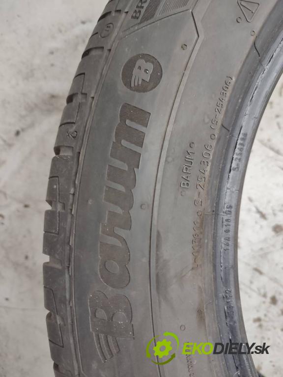 --- ---      PNEUMATIKY: 2X 225/55 17" BARUM