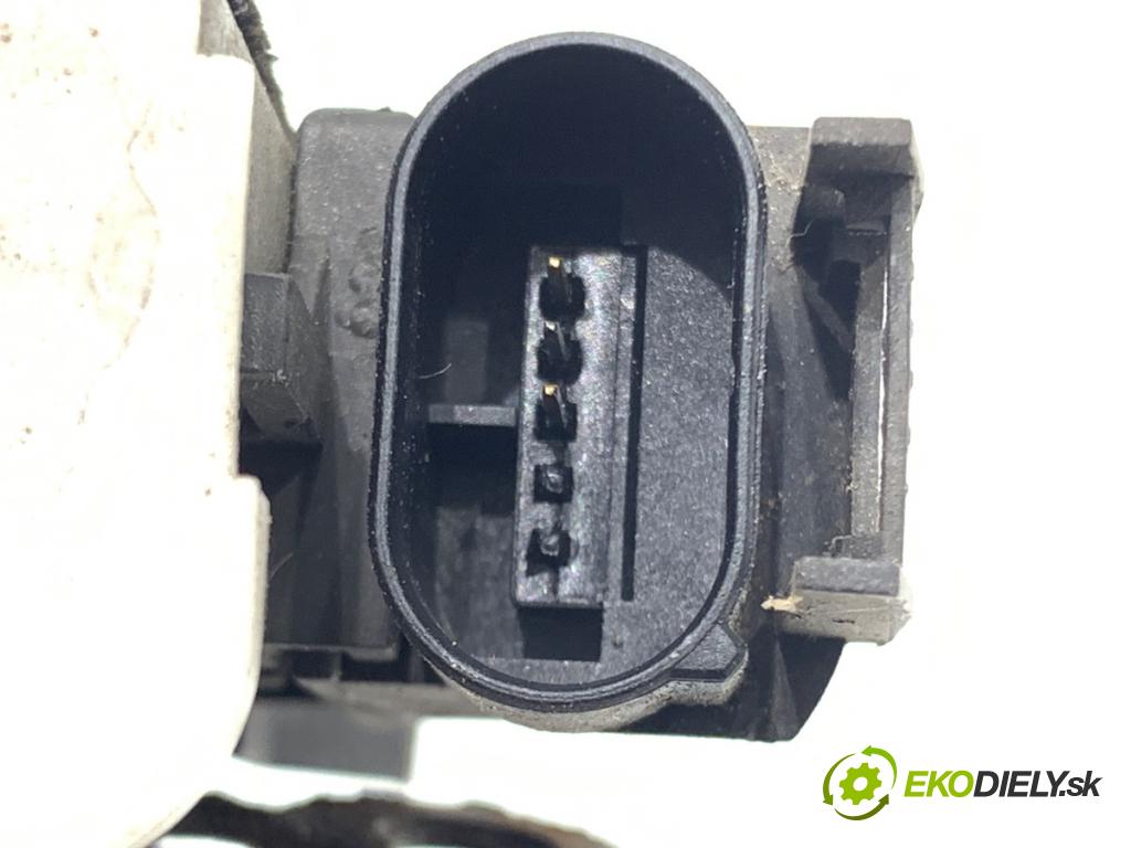 AUDI A3 8L liftback 2000 110 kW 1.8 T 1781 zámok dveře levý přední část 8L1837015